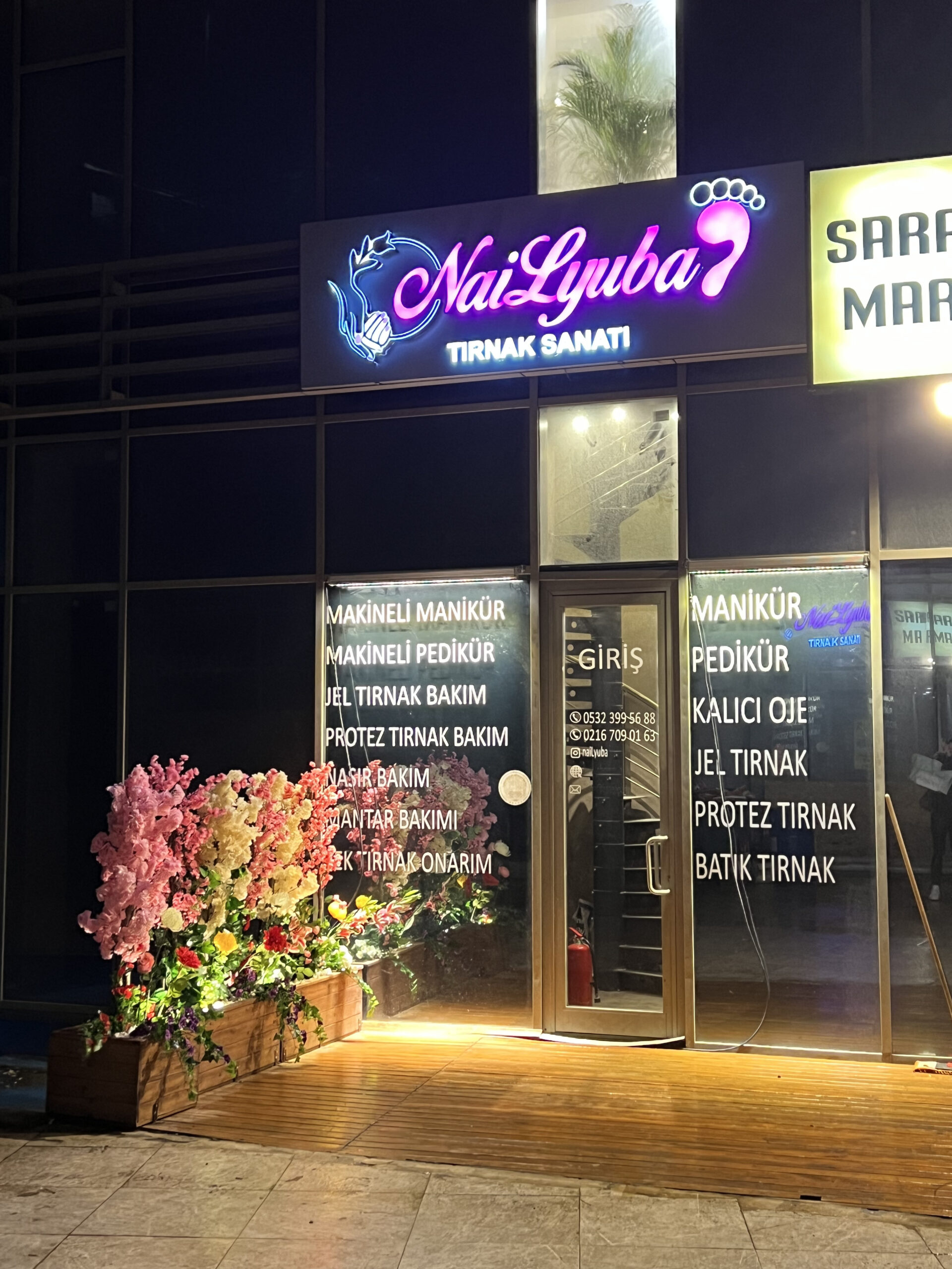 Ataşehir Nail Salon: Tırnak Bakımına Giden Kapsamlı Yol