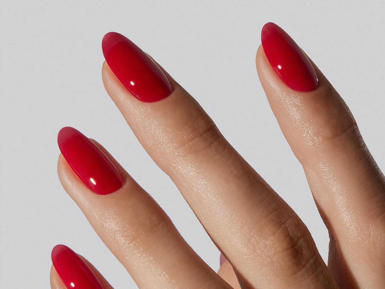 Ataşehir'in Parlayan Sırrı: Kalıcı Oje ile Kusursuz Tırnaklar