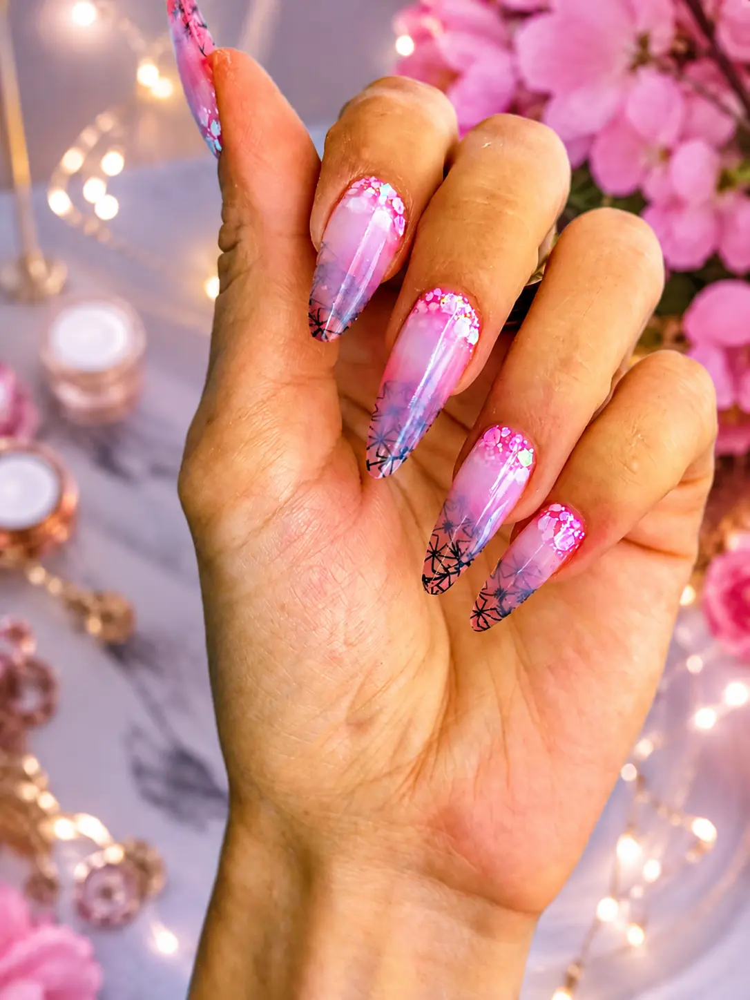 Uzun protez tırnak üzerine nail art